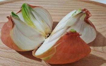 Taie o ceapă în patru …