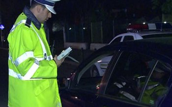 Inconștiență! Un șofer s-a urcat …