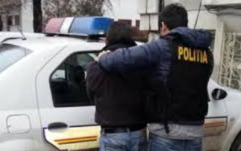 Urmărit internaţional, depistat de poliţiştii …