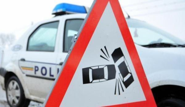 Taxi implicat într-un accident în Suceava. Doi pasageri au murit