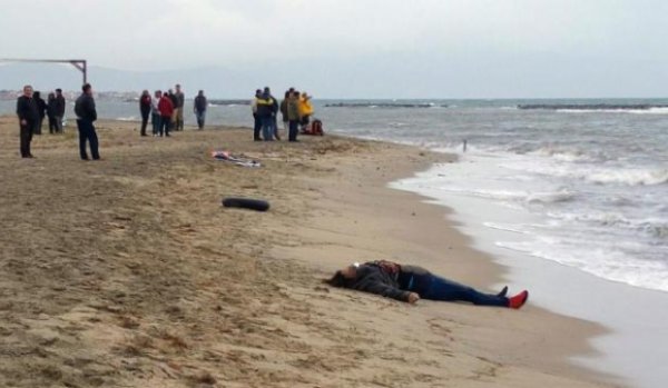 Româncă de 45 de ani găsită moartă pe o plajă din Italia