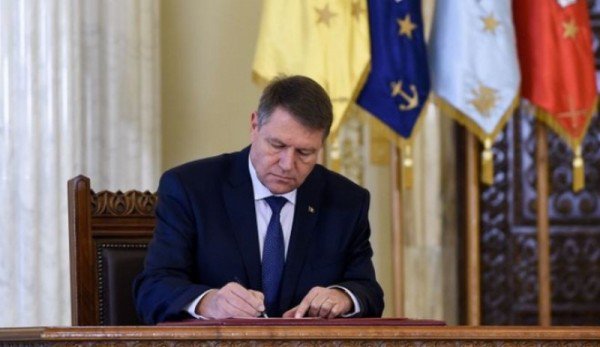 Klaus Iohannis a semnat decretul prin care l-a desemnat premier pe Sorin Grindeanu