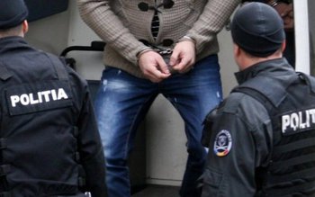 Urmărit internaţional, depistat de poliţiştii …