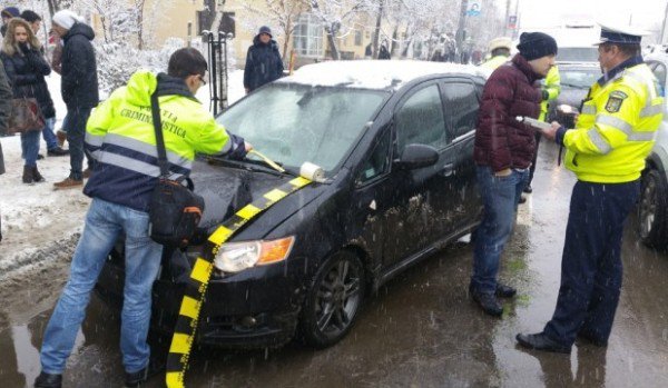 Un bărbat fără permis de conducere s-a urcat băut la volan și a lovit un pieton cu mașina după care plecat liniștit acasă