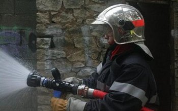 Locuinţă distrusă parţial de un …