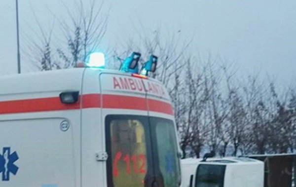 Accident grav cu patru victime! O autoutilitară a rupt un gard la Zăiceşti