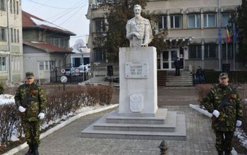 Sute de botoșăneni prezenți la …