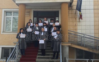 Protest spontan la Judecătoria Dorohoi. …