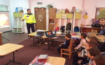 Poliţiştii botoşăneni alături de copii, …