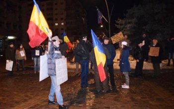 Manifestanţii au ieșit din nou …