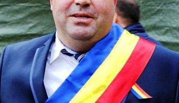Un primar liberal din judeţul Botoşani: „Ca să guvernezi trebuie să câştigi alegerile democratic, nu să răstorni guverne”
