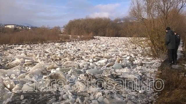 Alertă în nordul Moldovei! Pompierii botoșăneni mobilizați pentru dinamitarea podurilor de gheață – VIDEO/FOTO