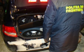 Autoturism cu numere de înmatriculare …