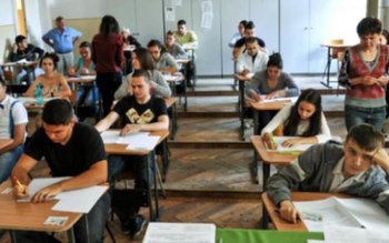 Profesorii vor purta camere video …