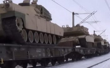 Două garnituri de tren cu …