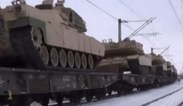 Două garnituri de tren cu 40 de tancuri ale armatei americane au traversat județul Suceava