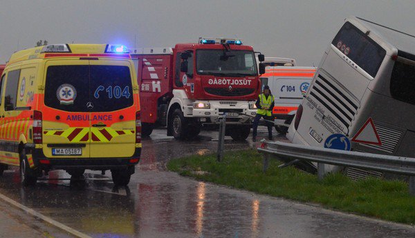 Accident cu un autocar românesc la graniţa cu Ungaria: 3 morţi şi 7 răniţi. Vama Nădlac a fost închisă!