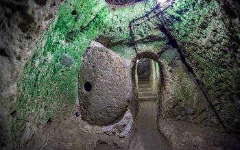 A început să-şi renoveze casa, …