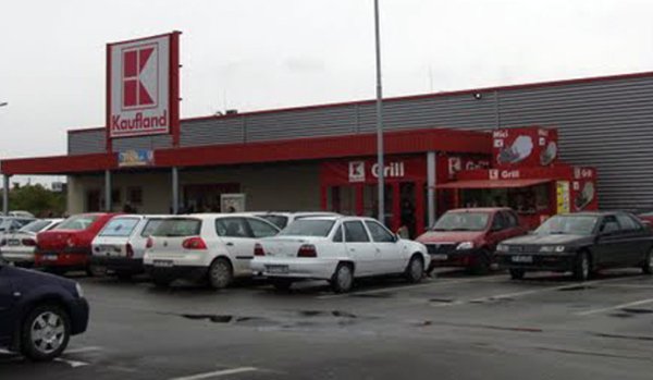 Surprize pentru șoferi în parcarea hipermarketului Kaufland din Botoșani