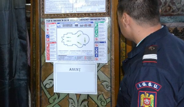 Beneficiarii construcţiilor vor fi obligaţi să amplaseze panouri de înştiinţare privind lipsa autorizaţiei de securitate la incendiu