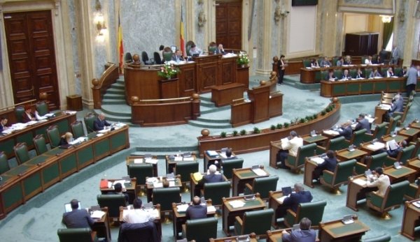 Ordonanța 9, care dă dreptul instituțiilor să cheltuie bani chiar dacă depășesc bugetul, a trecut de Senat