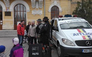 Sute de copii atrași de …