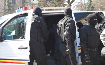 Percheziţii domiciliare la Botoșani și …