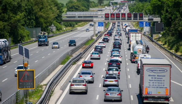 O nouă taxă îi îngenunchiază pe șoferii români! 130 de euro pe an, de mașină!