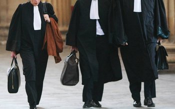 Relaţiile dintre avocaţi şi clienţi …