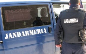 Grătar întrerupt de jandarmi, petarde …