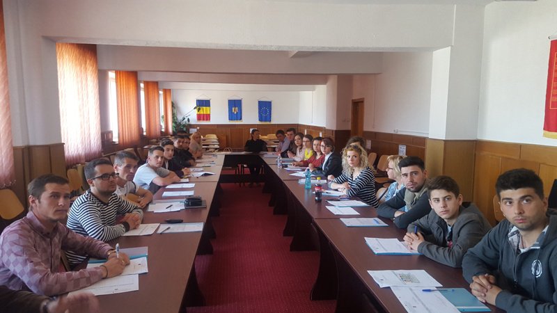 33 de botoşăneni se pregătesc să participe la misiuni alături de echipajele ISU Botoșani, în cadrul proiectului „Salvator din pasiune” - FOTO