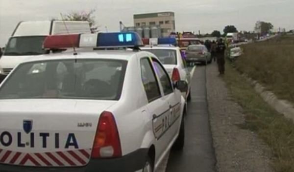 Accident! Un autocar cu 28 de pasageri care se deplasa de la Suceava în Spania, s-a ciocnit frontal cu un autoturism