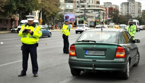 Poliţiştii din Botoșani, în razie! 58 de maşini, 90 de persoane și 15 de agenţi economici verificați!