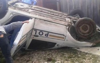 O maşină a Poliţiei cu …