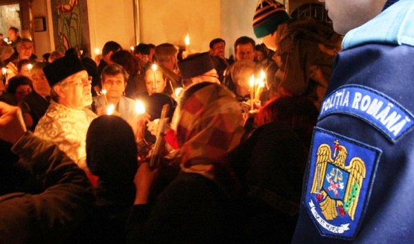 Jandarmii botoșăneni alături de cetăţeni în noaptea de Înviere