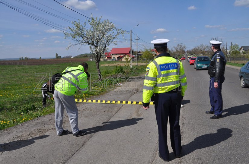 Motociclist accidentat pe drumul Botoșani – Dorohoi. Tânărul a fost transferat la Spitalul Județean Botoșani cu multiple traumatisme - FOTO