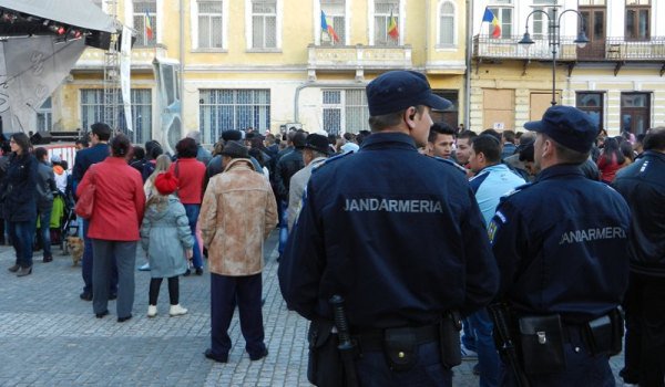 Patru persoane sancţionate de jandarmi în urma scandalului făcut la Zilele municipiului Botoşani