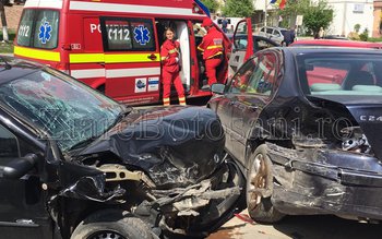 Trei mașini avariate de un …