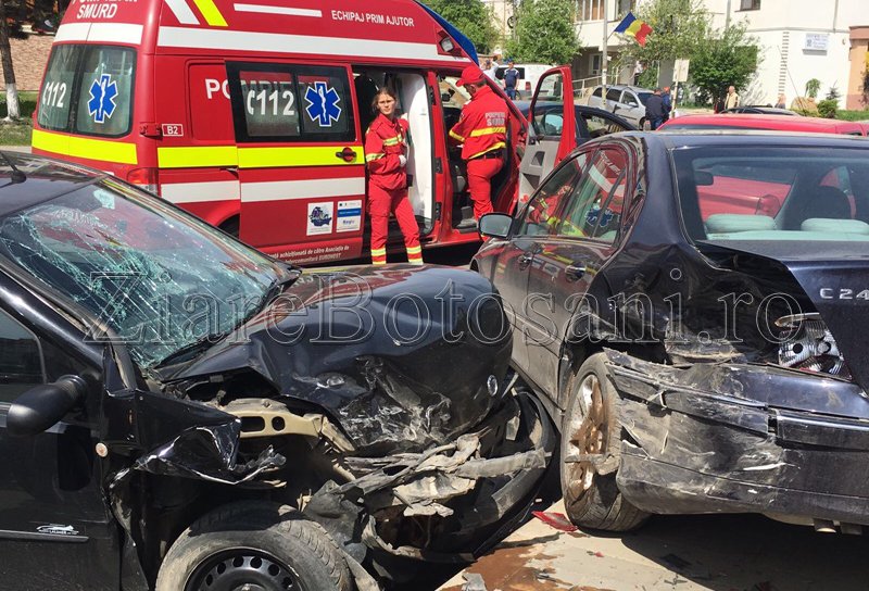 Trei mașini avariate de un dorohoian aflat în stare avansată de ebrietate - FOTO