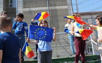 Joc și voie bună cu …