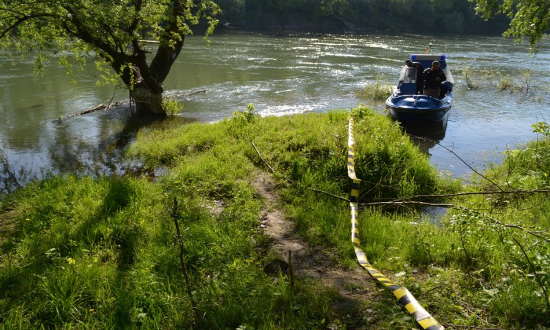 Focuri de armă la frontiera cu Republica Moldova pentru reţinerea unor contrabandişti - FOTO