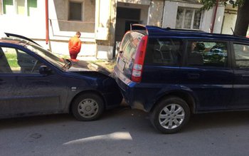 O mașină fără șofer a …