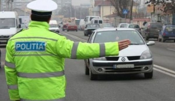 3 permise de conducere reținute și sute de amenzi date în urma unei acțiuni a poliției