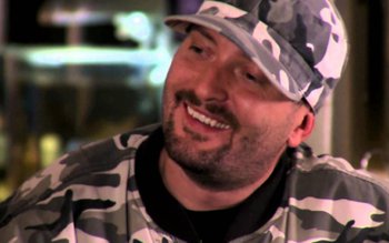 Cheloo va face muncă în …