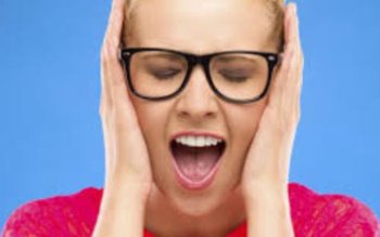 De ce ne auzim diferit …