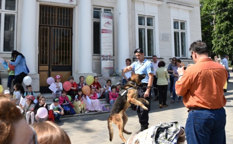 Jandarmii însoţiţi de Pih și Micag în misiune specială la Dorohoi - FOTO