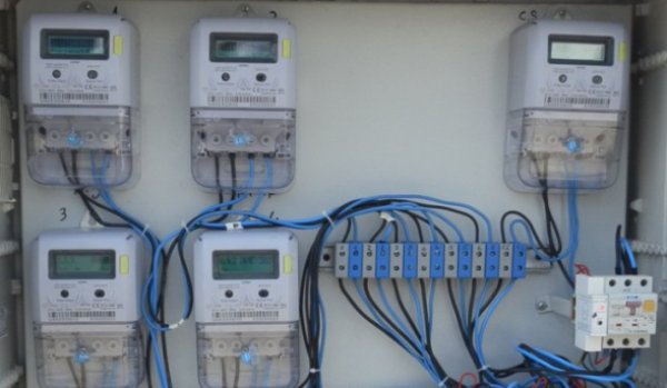 Schimbare URIAŞĂ pentru consumatorii de energie electrică din România. Refuzi? Eşti deconectat!