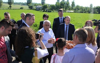 Ministrul Agriculturii şi-a început ziua …