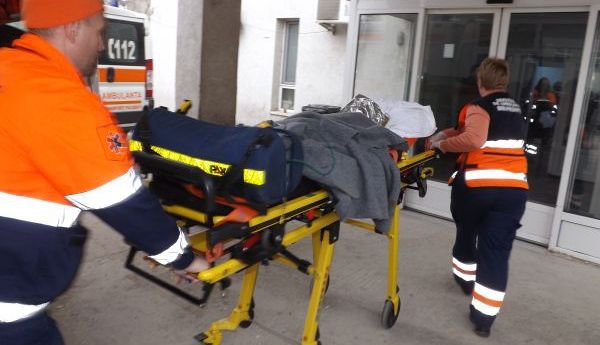 La un pas de tragedie. Un adolescent a ajuns de URGENŢĂ la spital, după ce a fost aruncat de pe cal!