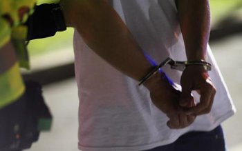 Bărbat arestat de polițiști pentru …